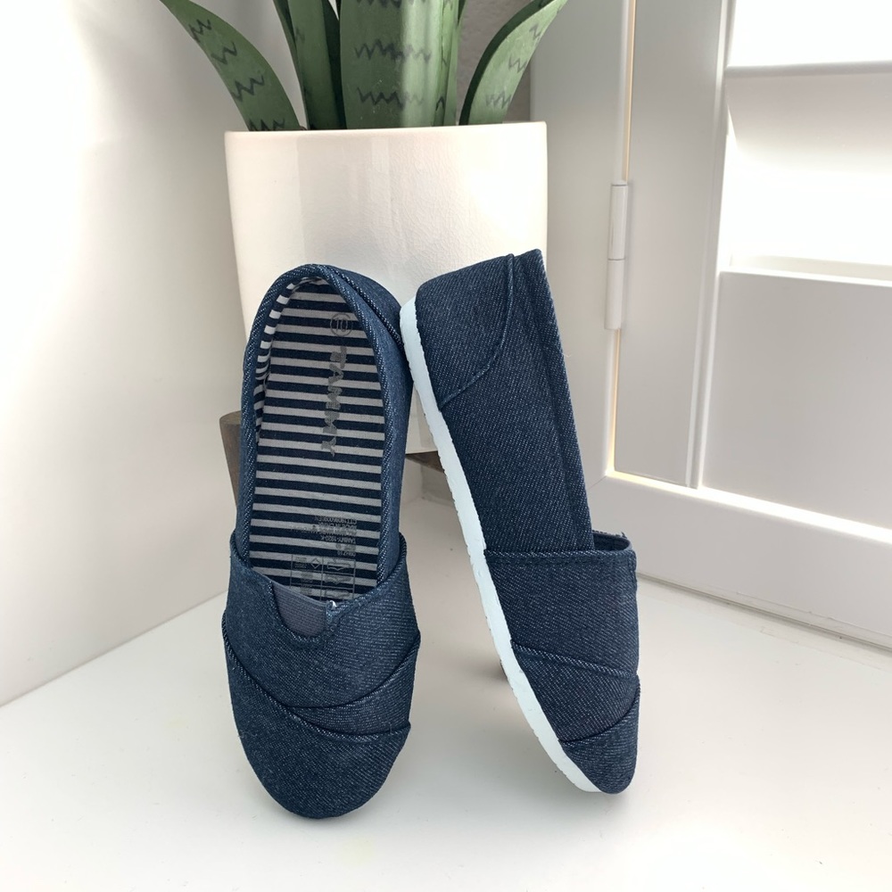 NEW Toddler Girls Blue Denim Slip On Shoes (Size 10)